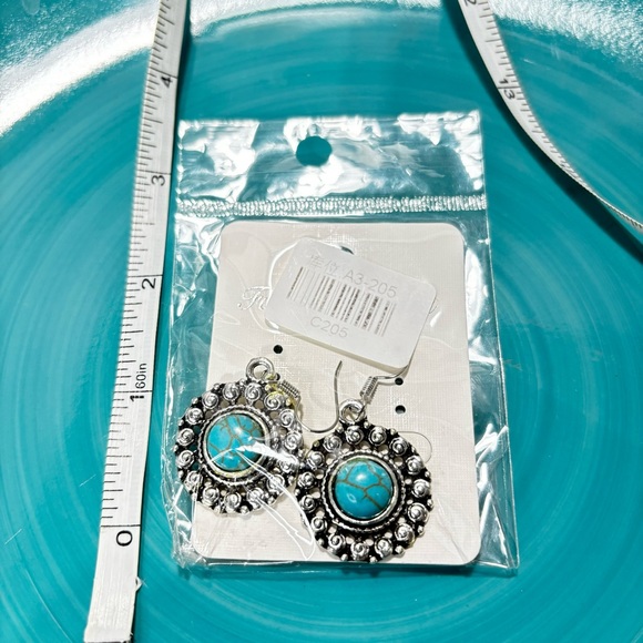 Fashion Earrings, 5 pairs, Pierced. Faux Turquoise and silver toned. - Picture 2 of 6